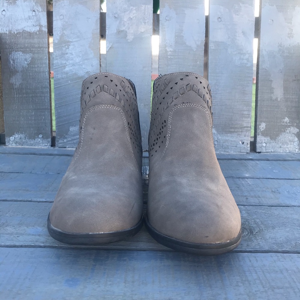 Me too Women’s Ankle Booties